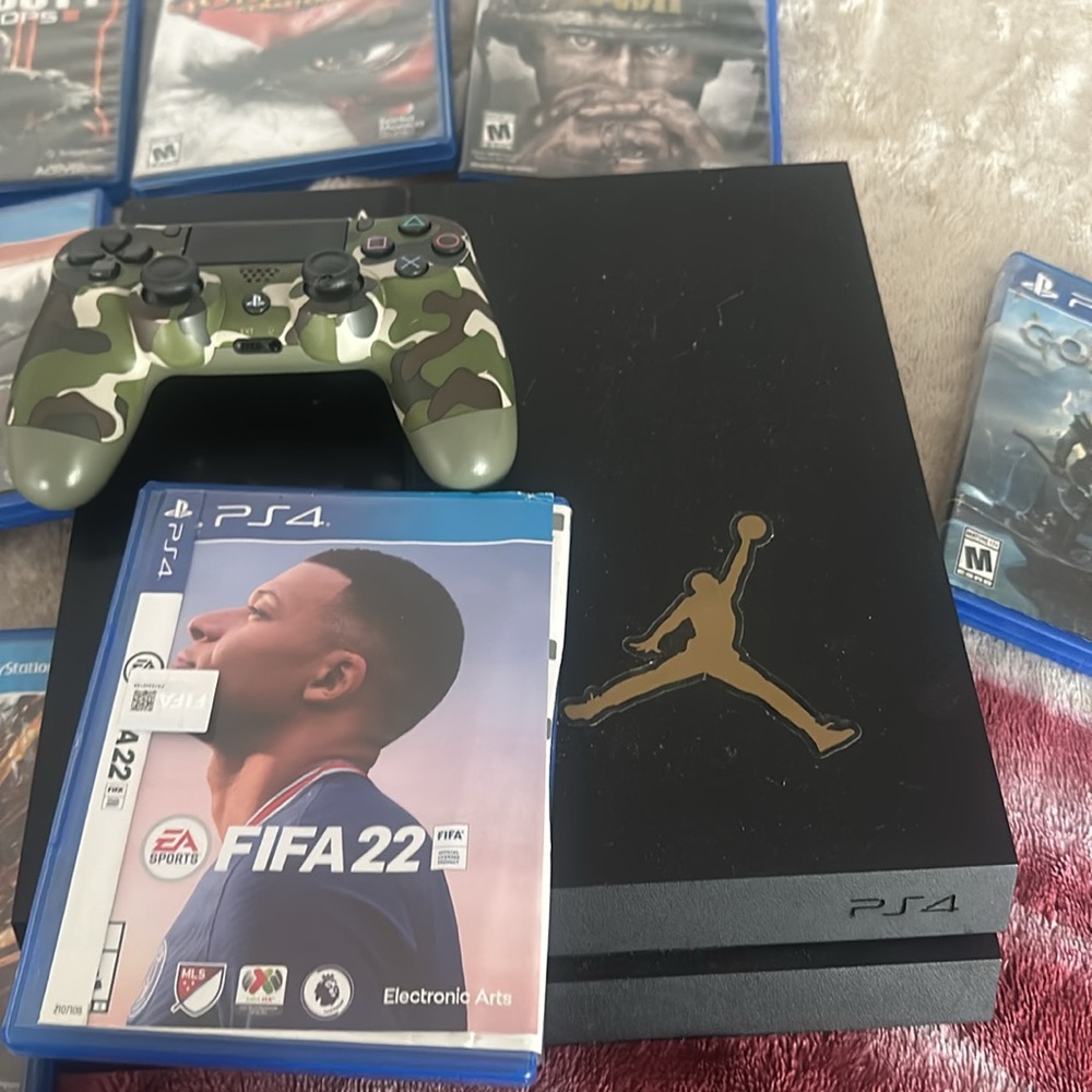 PS4,with controller - Picture 2 of 2